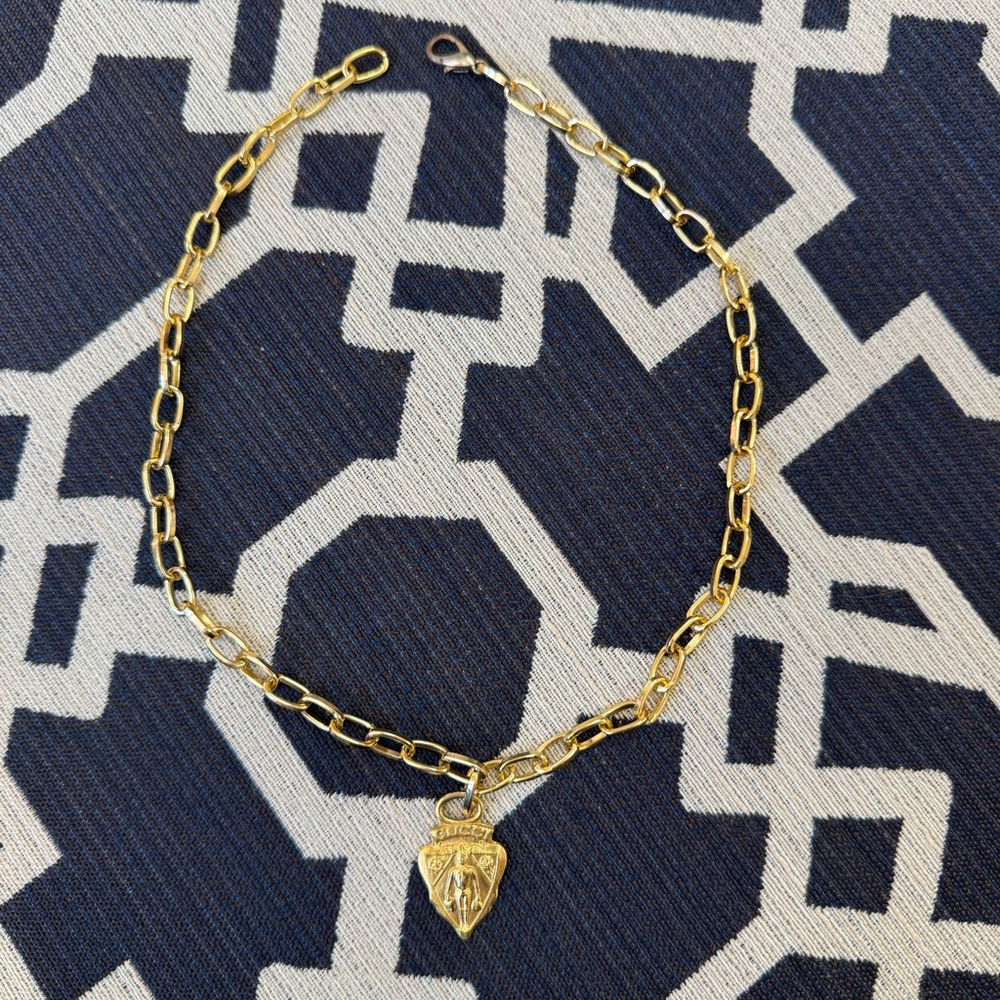Vintage Gucci Knight Crest Shield Charm Gold Tone Keychain Pendant - Picture 11 of 11